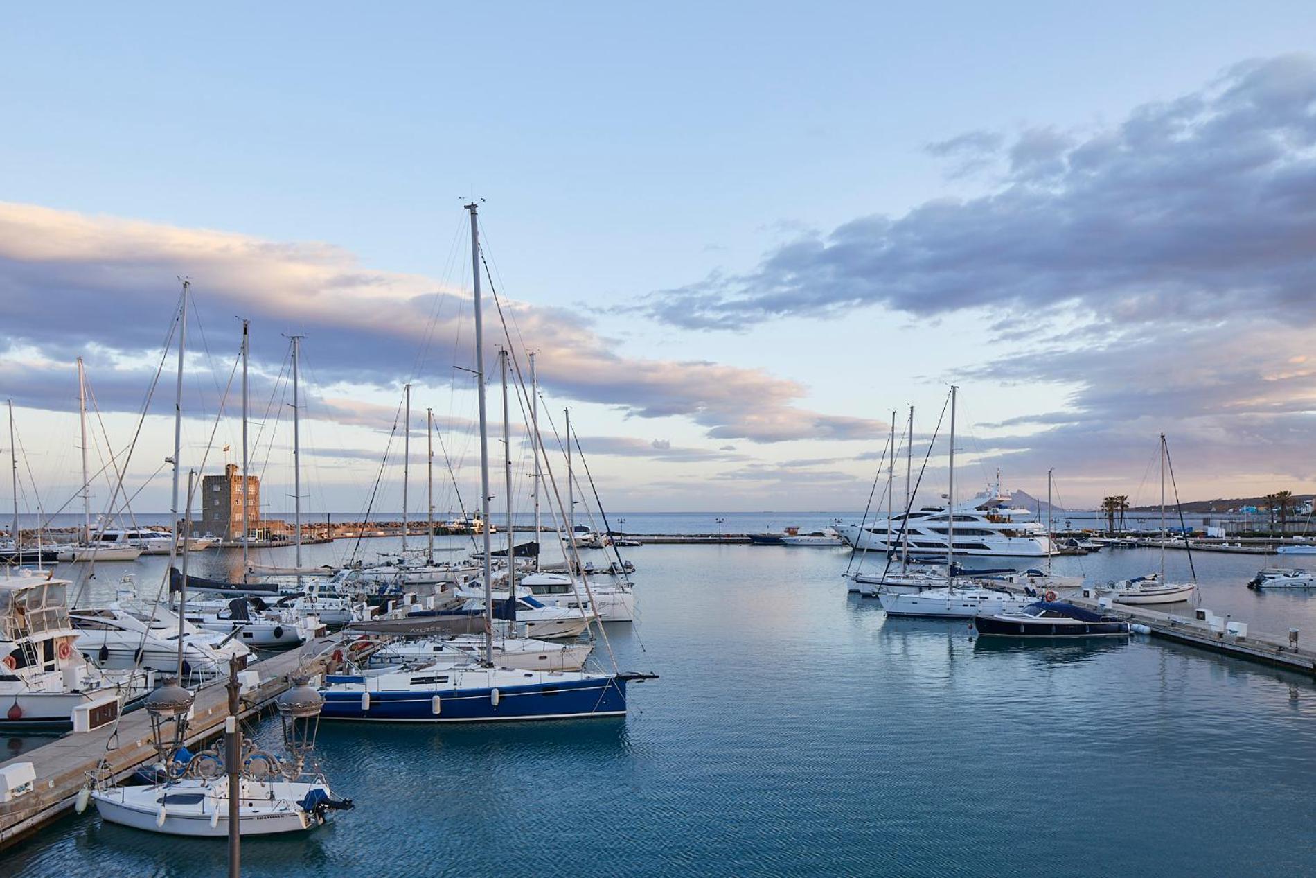 Hotel Mim Sotogrande Club Maritimo Exterior photo